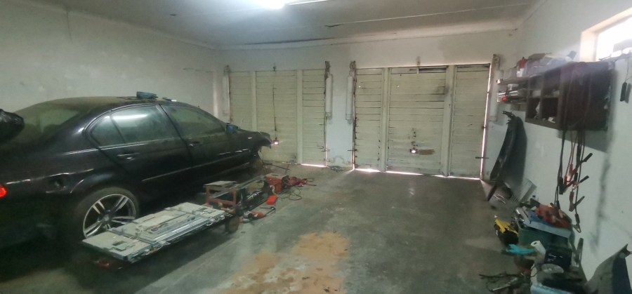 4 Bedroom Property for Sale in Roosheuwel North West